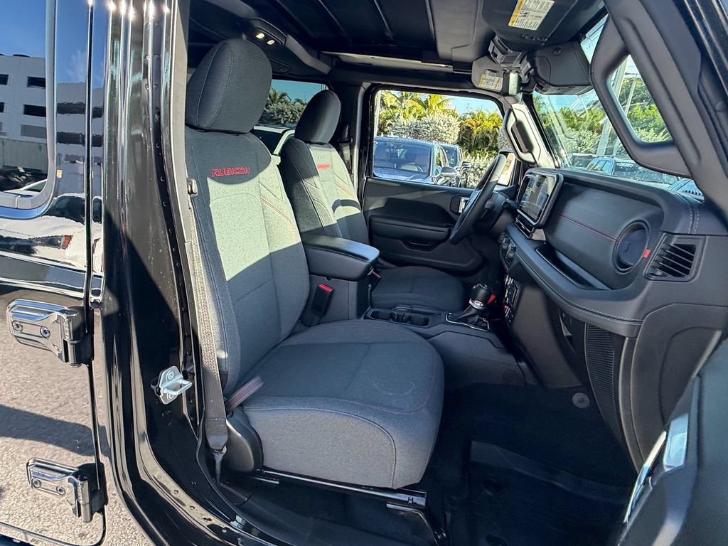 Used 2024 Jeep Wrangler Unlimited Rubicon w/ Technology Group AWD/4WD image 18