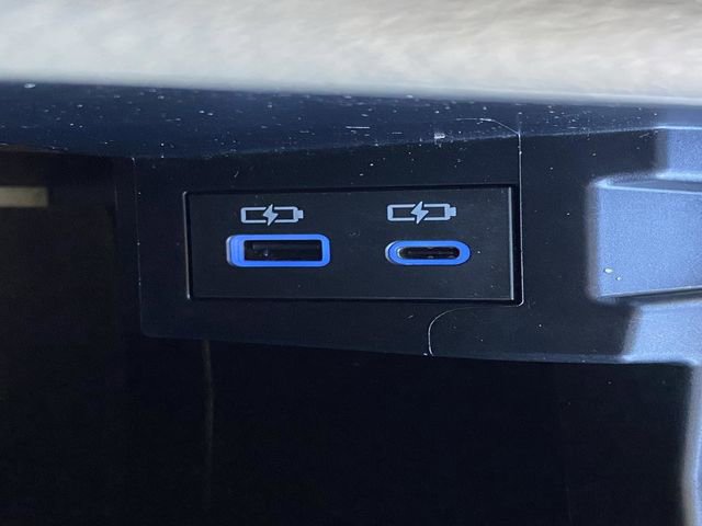 Used 2022 Toyota Sienna XLE image 32