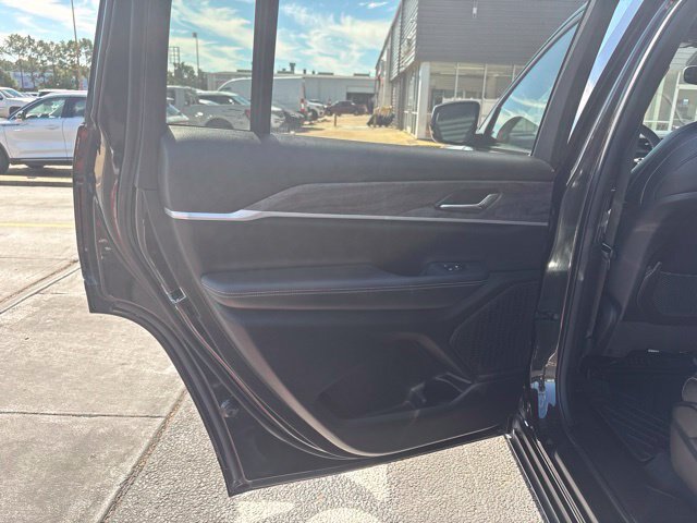Used 2024 Jeep Grand Cherokee L Limited w/ Black Appearance Package RWD image 17