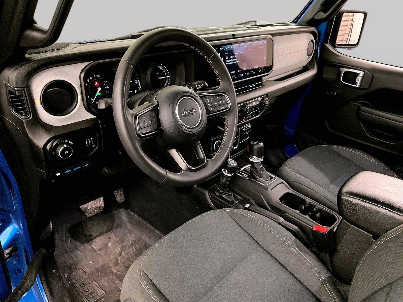Used 2024 Jeep Wrangler Unlimited AWD/4WD image 12