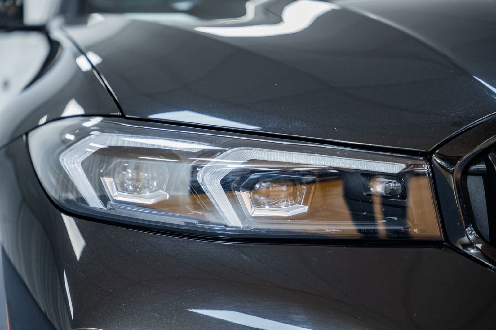 Used 2023 BMW 330i xDrive Sedan w/ M Sport Package image 9