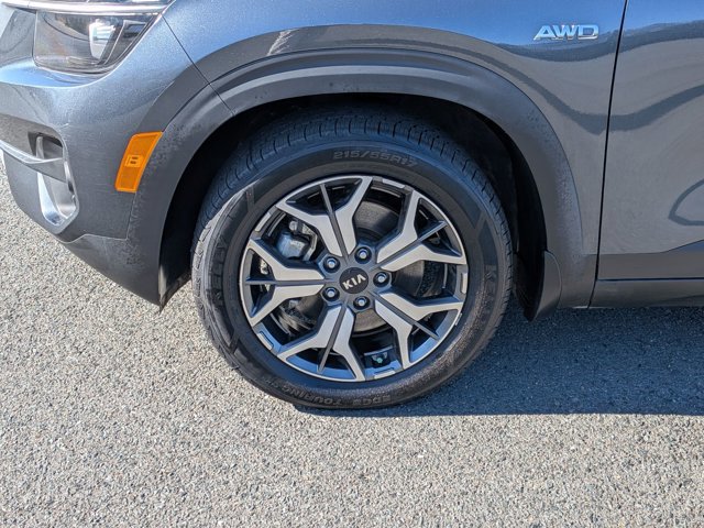 Used 2021 Kia Seltos EX image 11