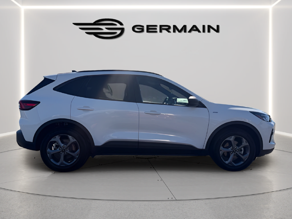 Certified 2025 Ford Escape ST-Line w/ Equipment Group 301A FWD image 9