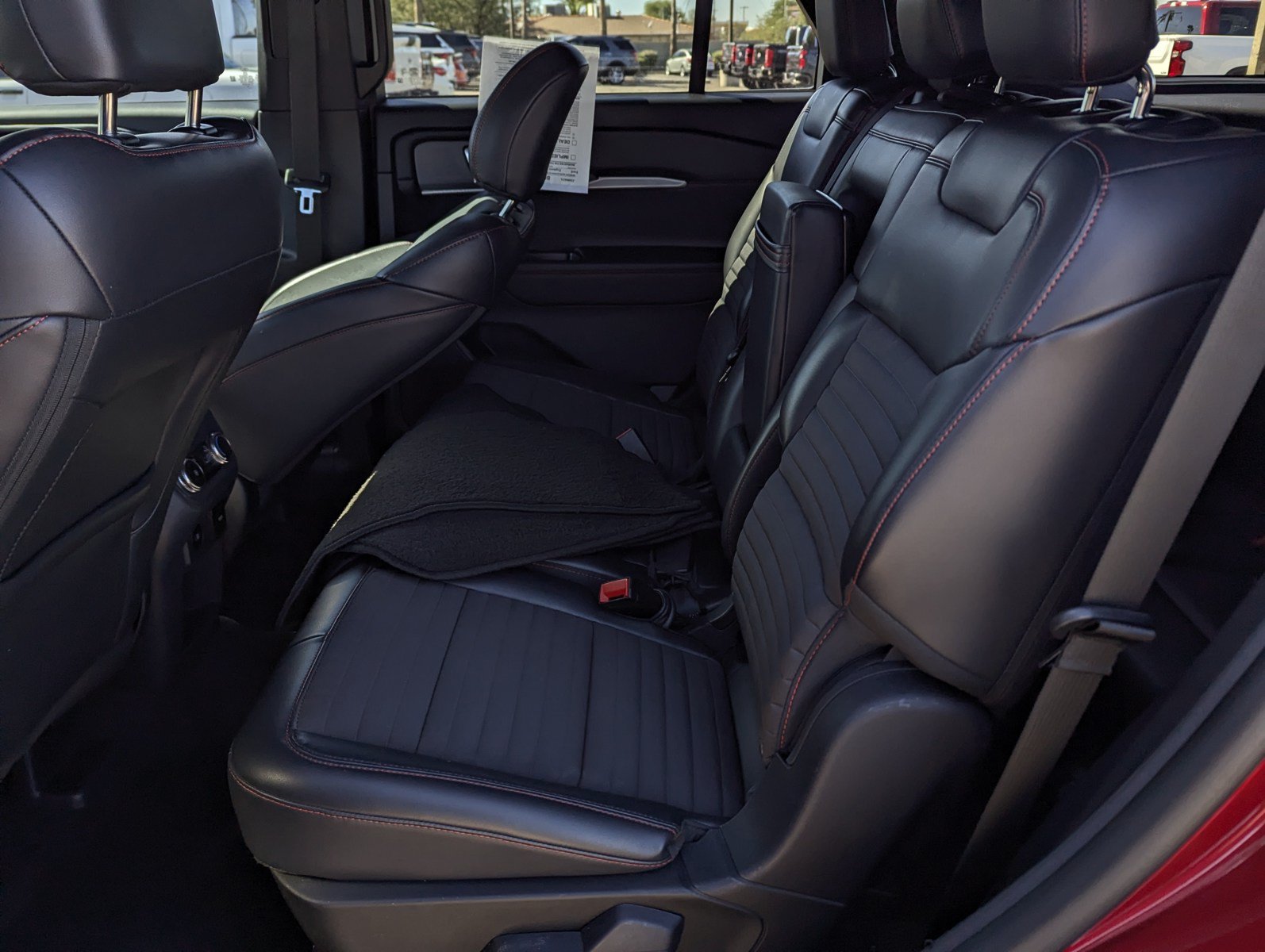 Certified 2025 Ford Explorer ST-Line RWD image 8
