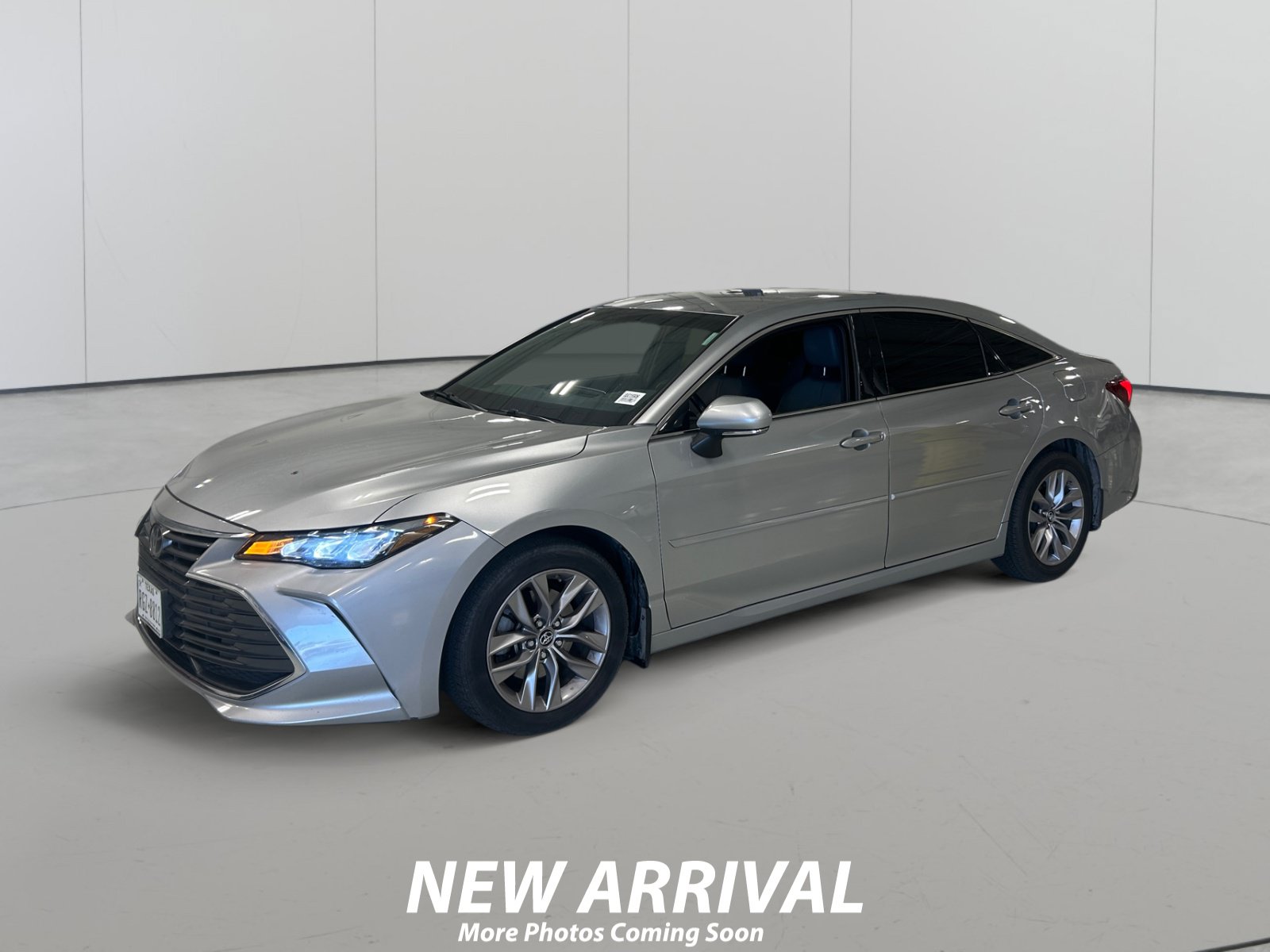 Used 2019 Toyota Avalon XLE FWD image 1