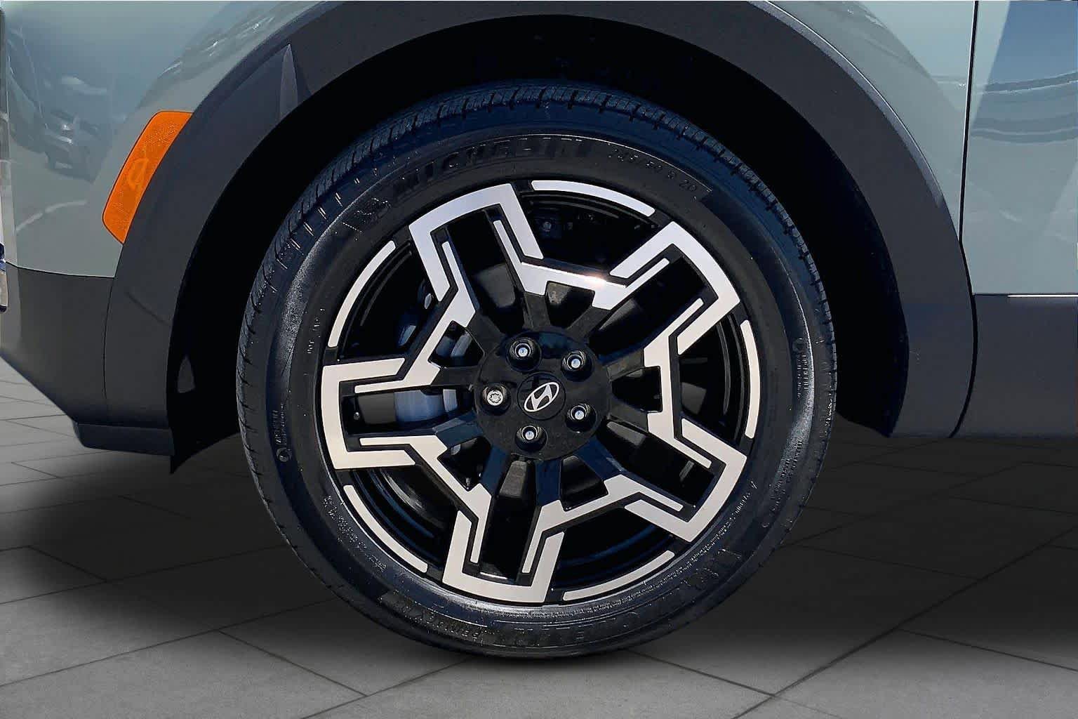 Used 2025 Hyundai Santa Cruz Limited AWD/4WD image 10