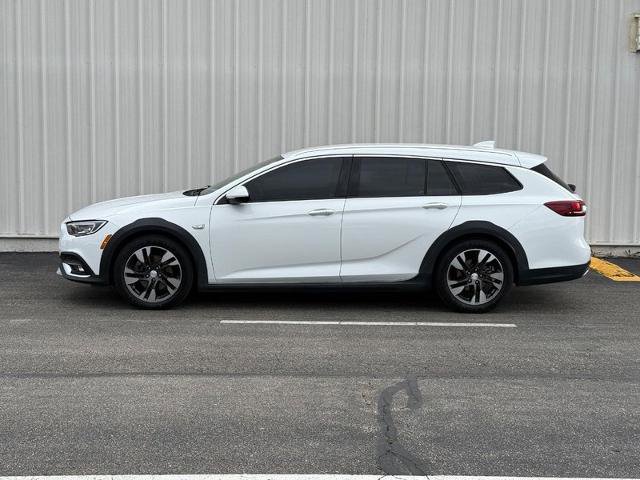 Used 2018 Buick Regal Essence w/ Driver Confidence Package #1 AWD/4WD image 2