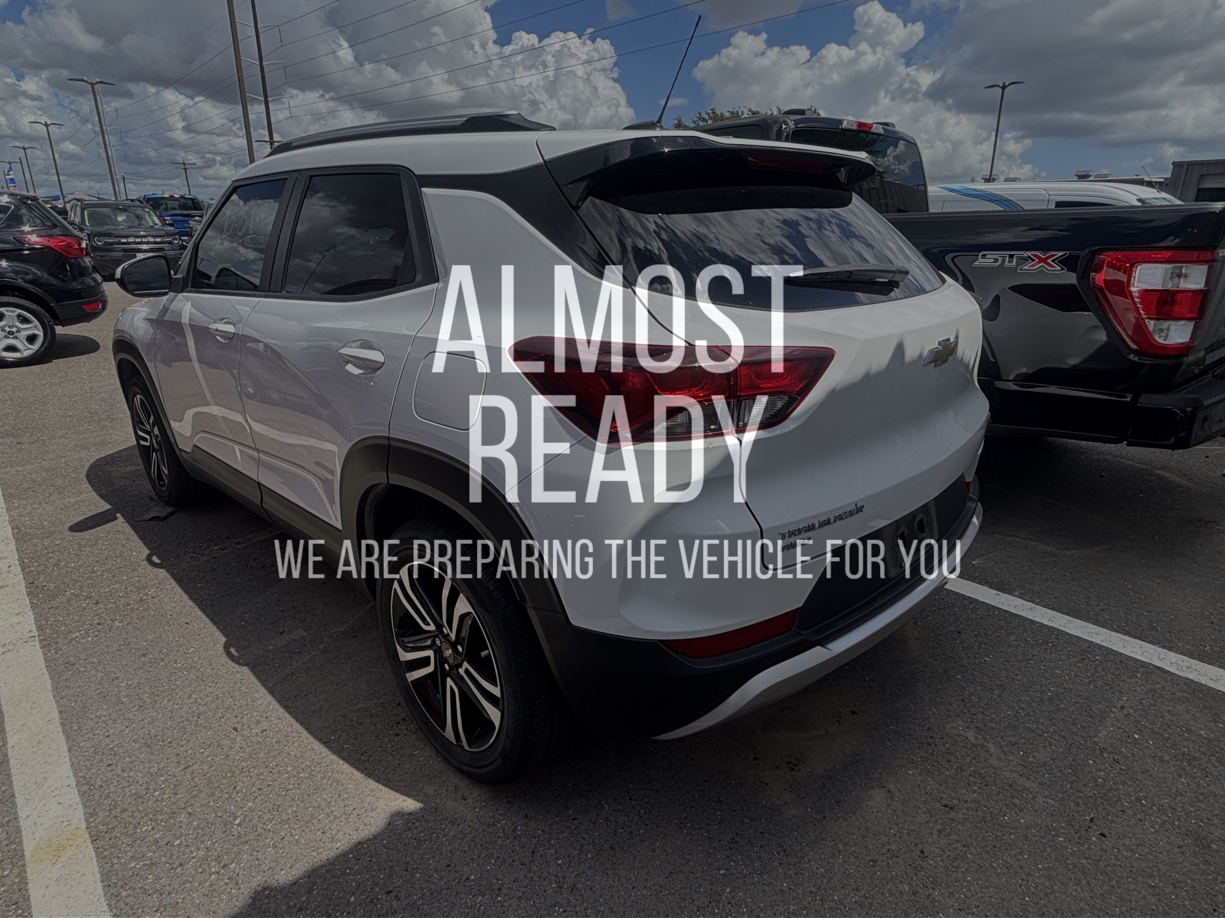 Used 2023 Chevrolet TrailBlazer LT AWD/4WD image 3