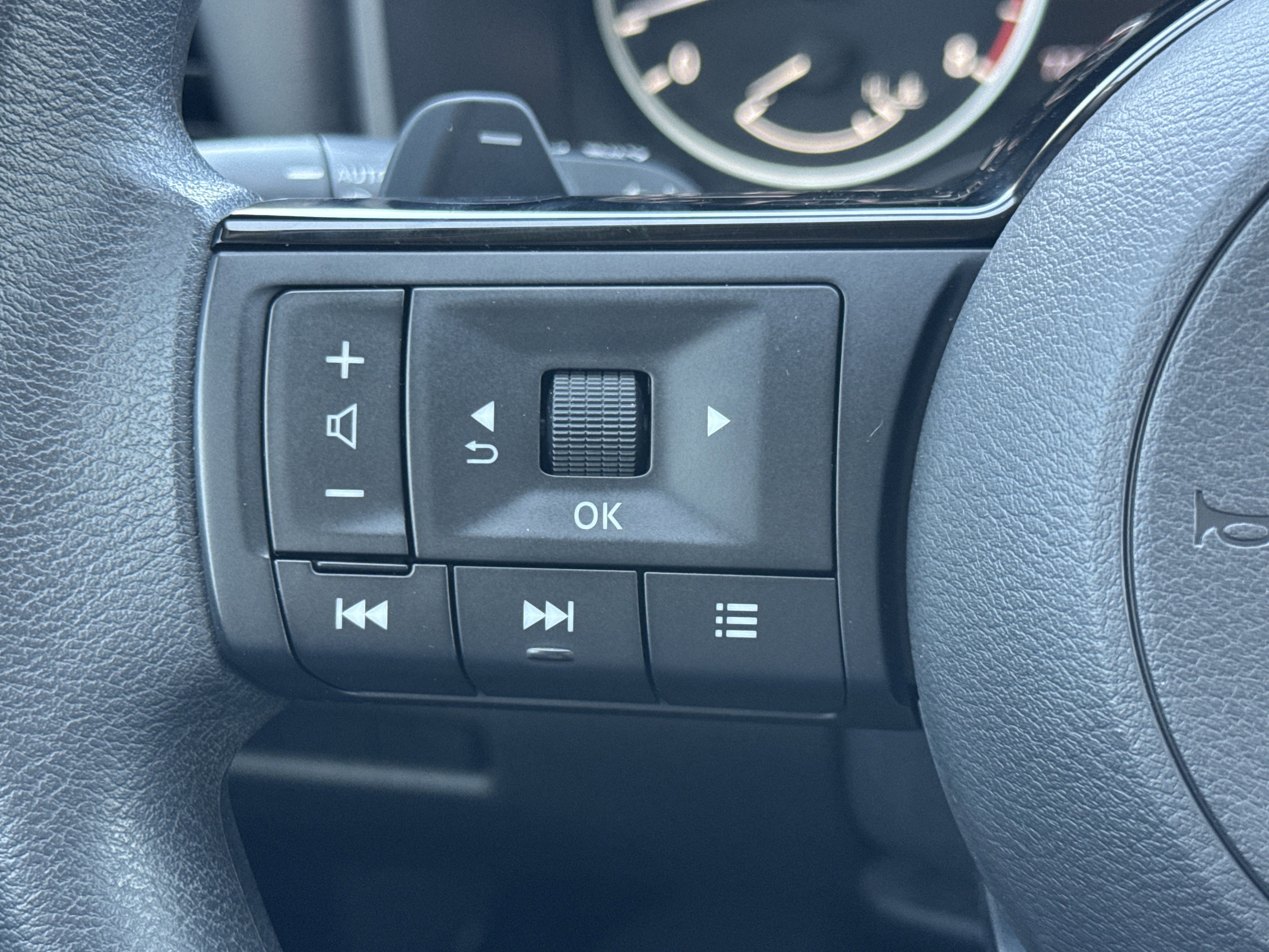 Used 2021 Nissan Rogue SV image 16