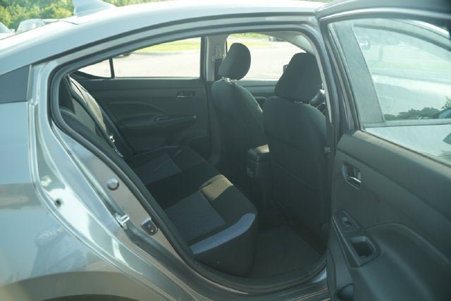 Used 2025 Nissan Versa SV FWD image 21