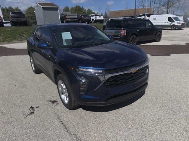 Used 2024 Chevrolet Trax LS w/ LS Convenience Package image 8