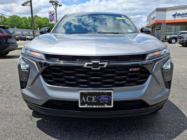 Used 2024 Chevrolet Trax RS w/ Driver Confidence Package FWD image 2