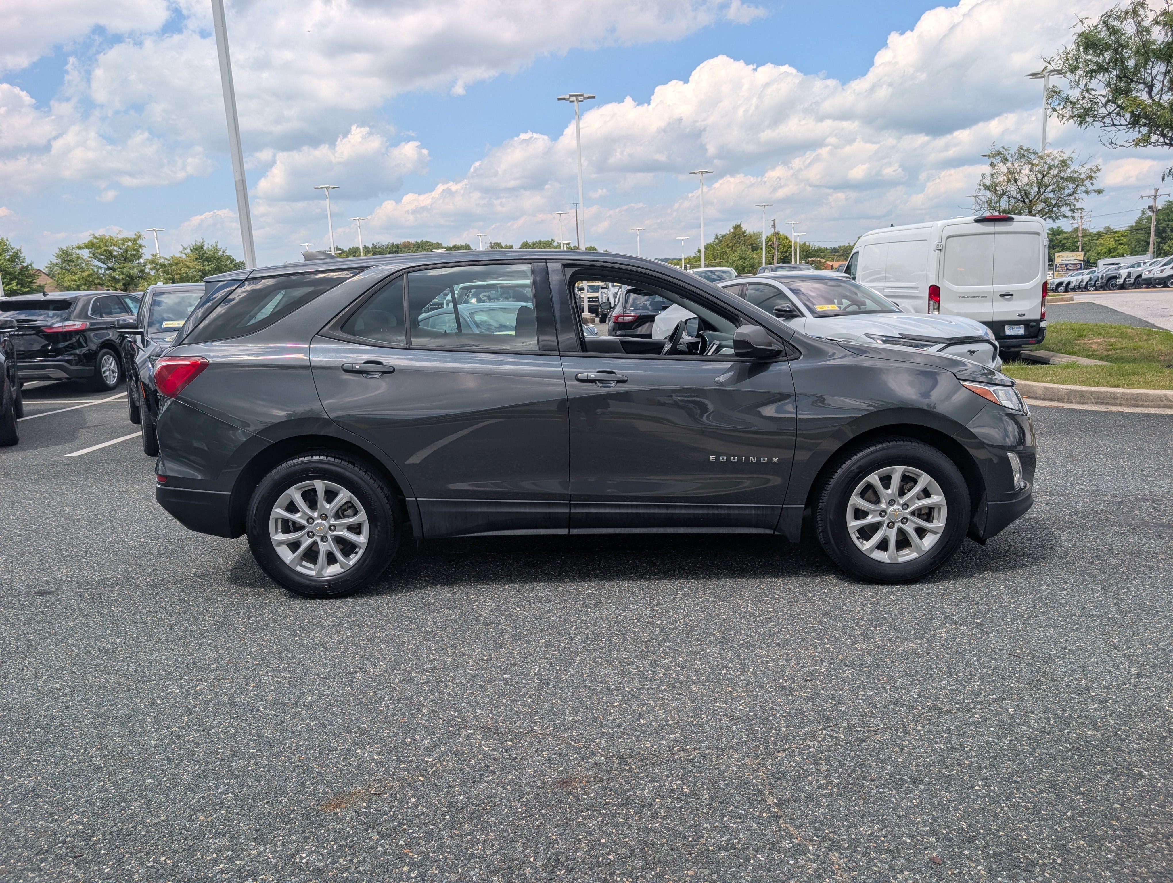 Used 2018 Chevrolet Equinox LS FWD image 2