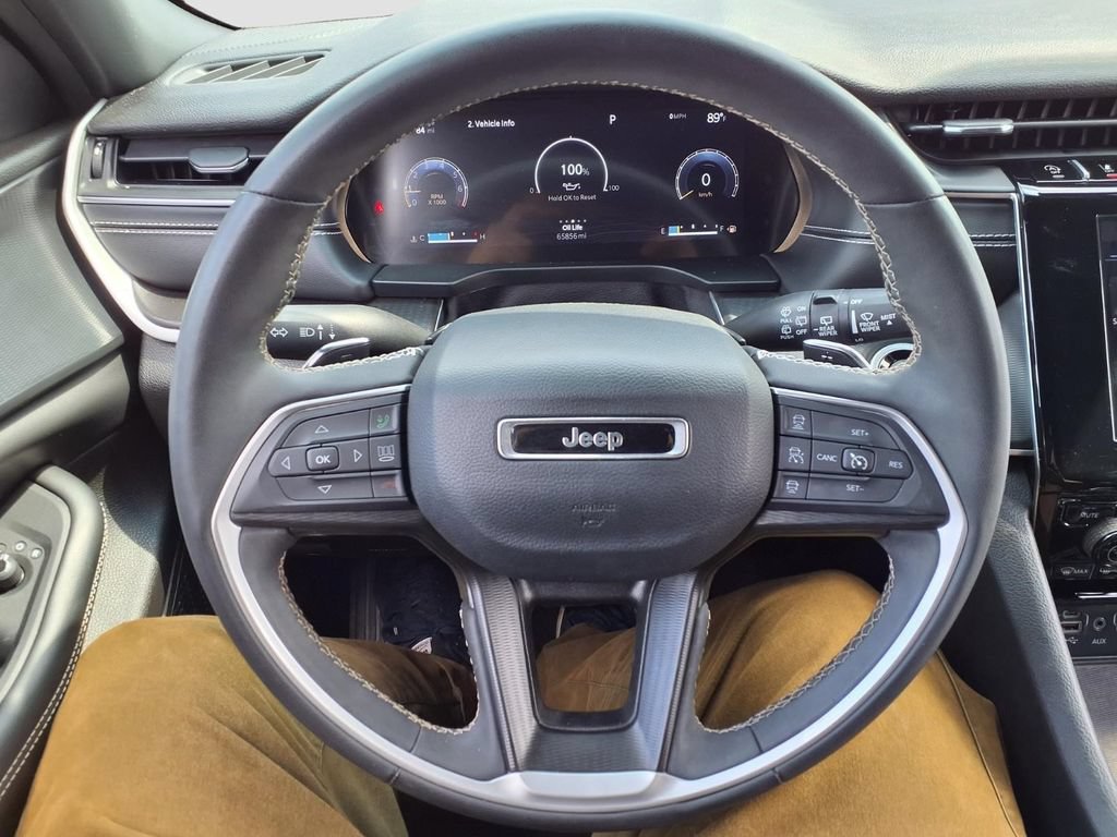Used 2023 Jeep Grand Cherokee Altitude AWD/4WD image 19