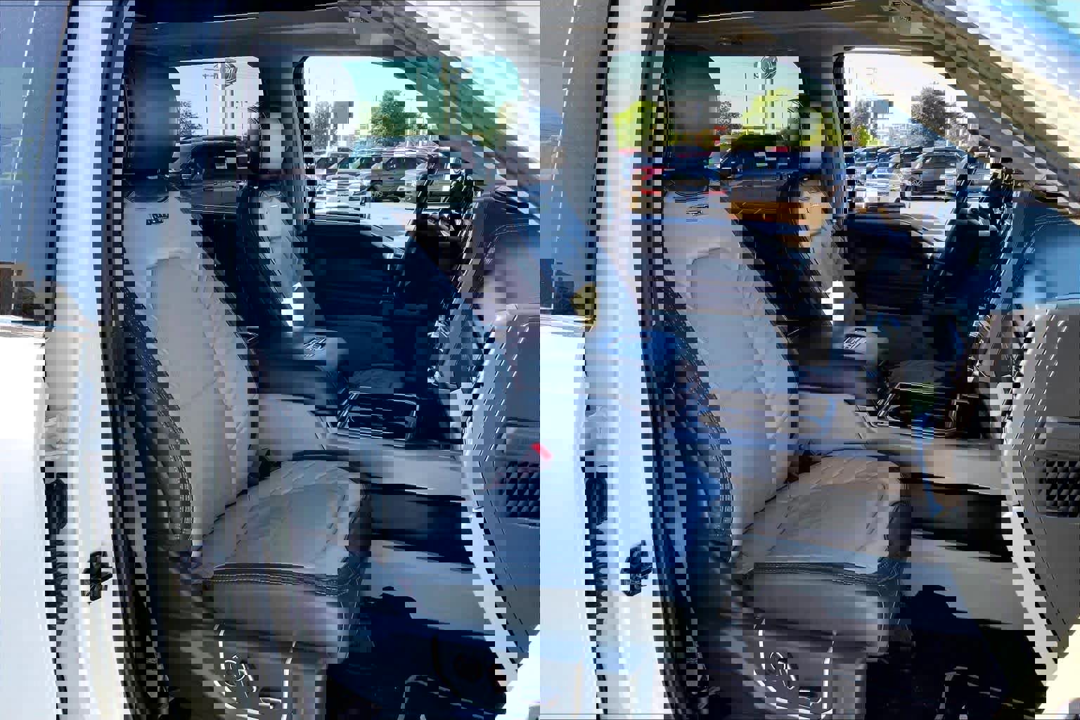 Certified 2022 Ford F250 Limited w/ FX4 Off-Road Package image 11