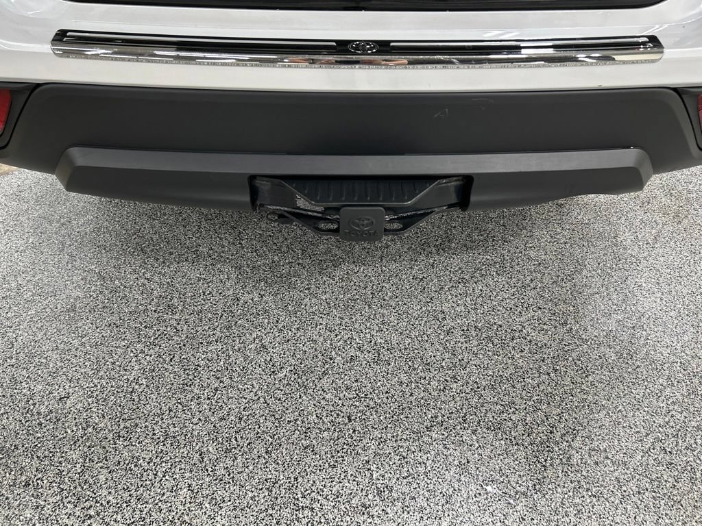 Used 2022 Toyota Highlander XLE AWD/4WD image 33