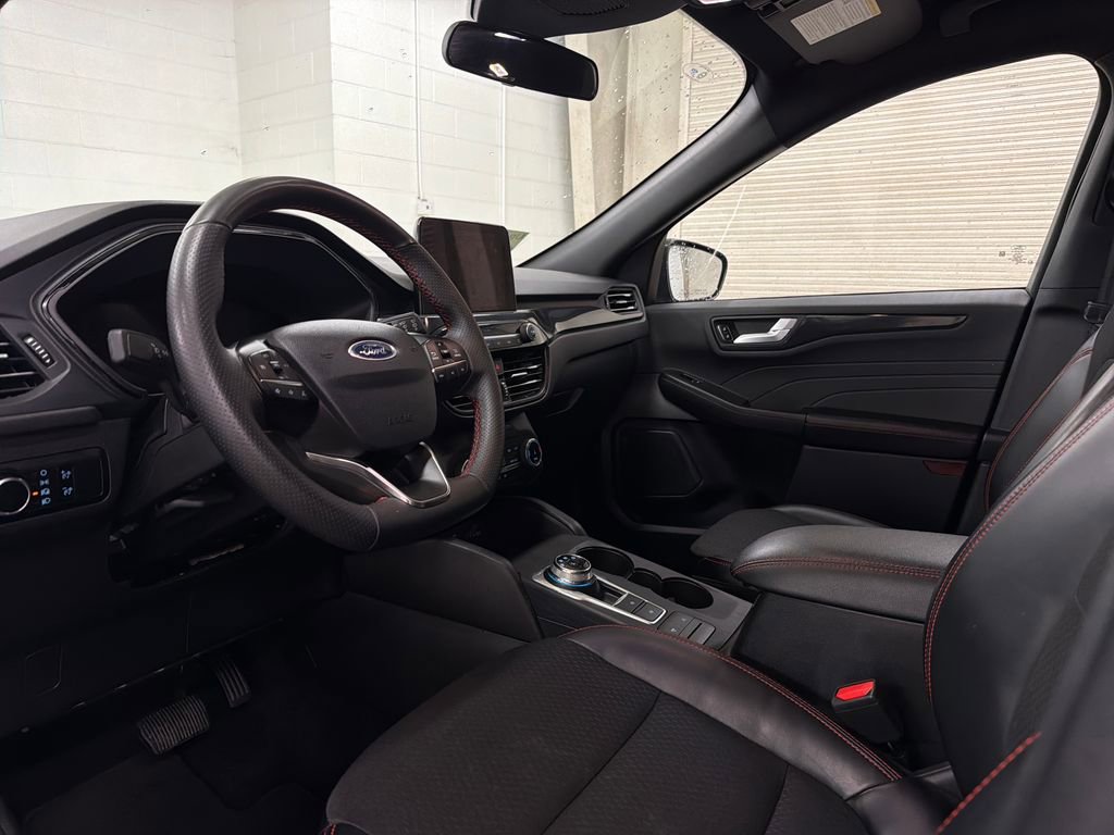 Certified 2025 Ford Escape ST-Line FWD image 6