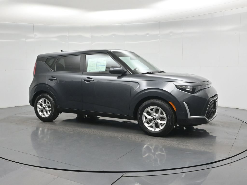 Used 2023 Kia Soul LX w/ Option Group 015 FWD image 24