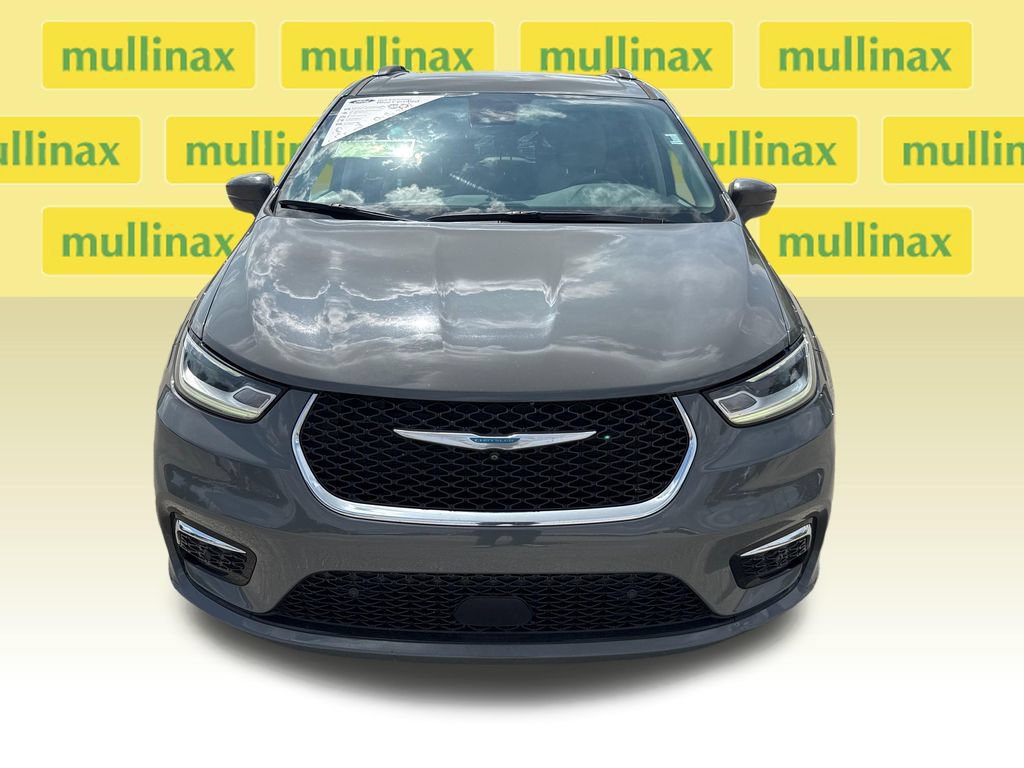 Used 2021 Chrysler Pacifica Touring-L FWD image 11