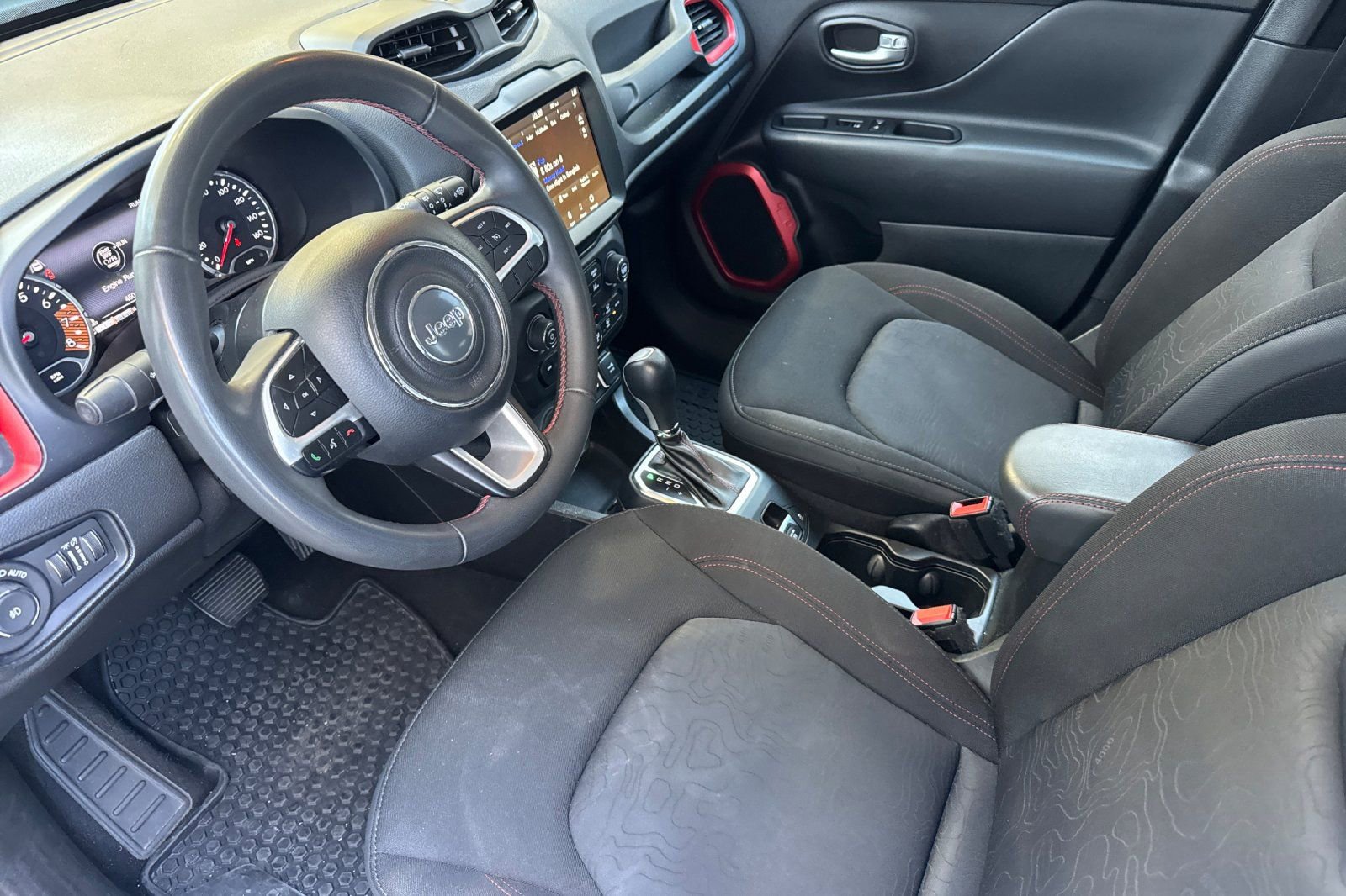 Used 2023 Jeep Renegade Trailhawk AWD/4WD image 9
