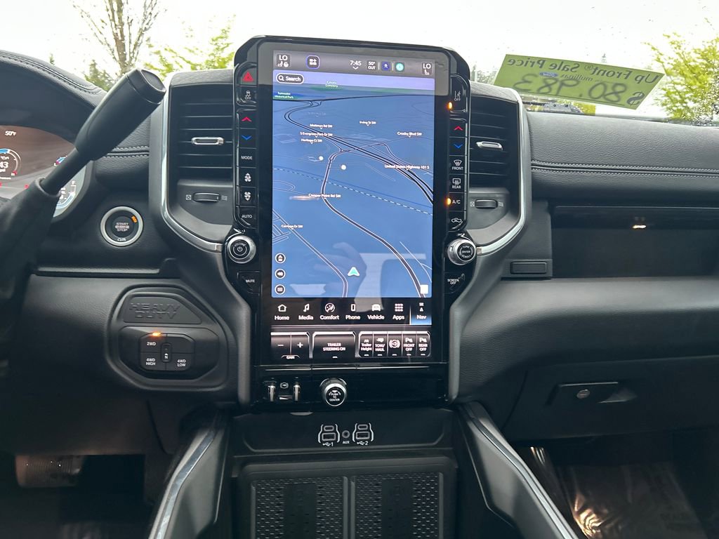 Used 2025 RAM 3500 Laramie AWD/4WD image 28