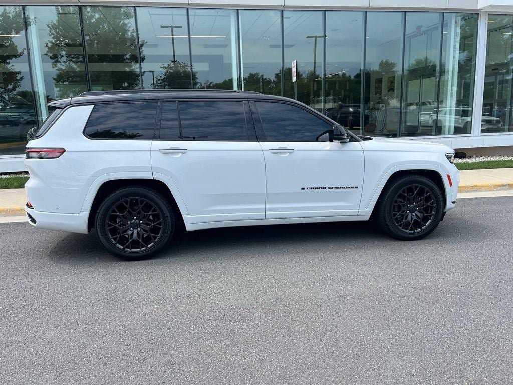 Used 2023 Jeep Grand Cherokee L Summit AWD/4WD image 10