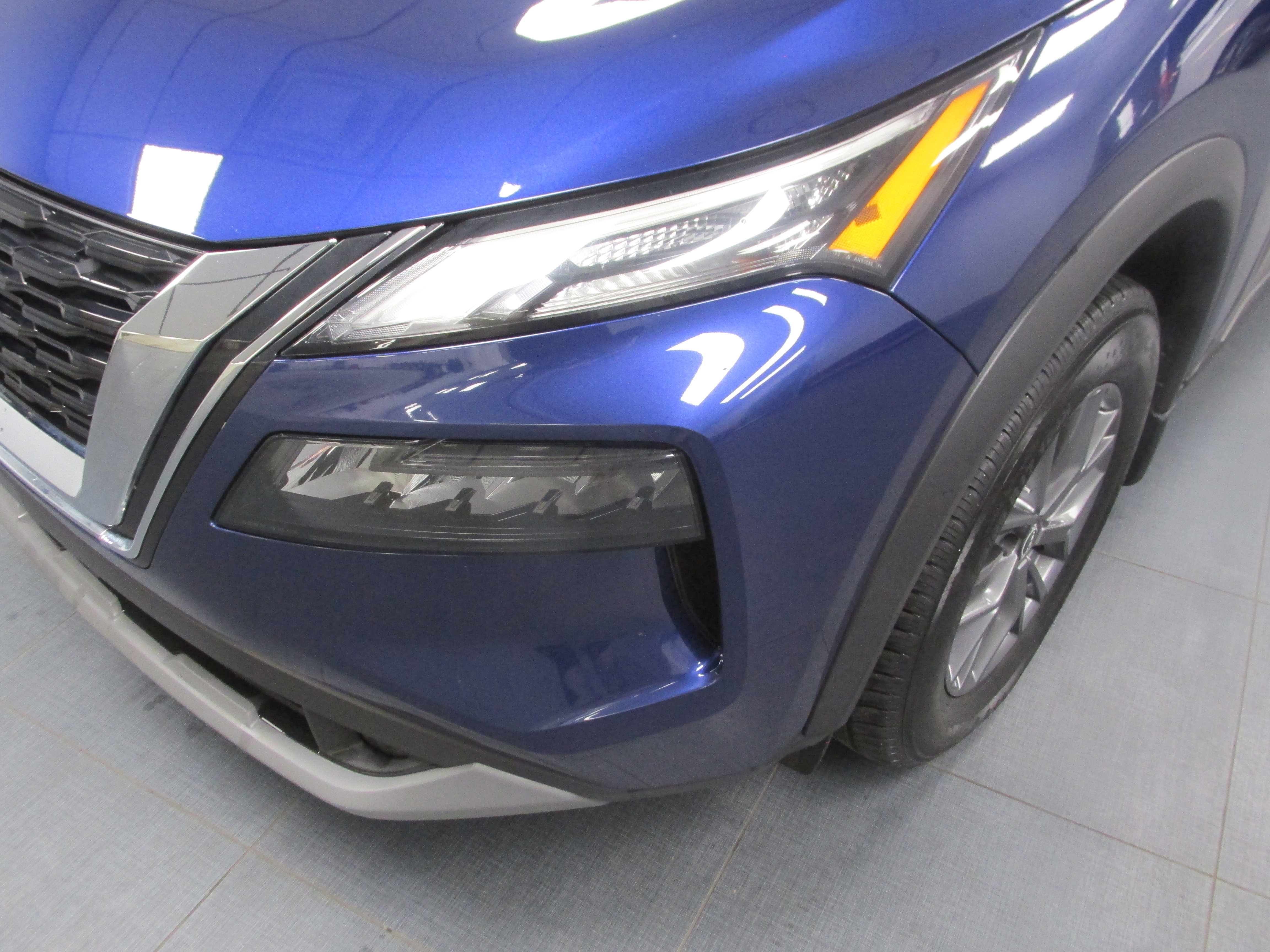 Used 2023 Nissan Rogue S AWD/4WD image 9