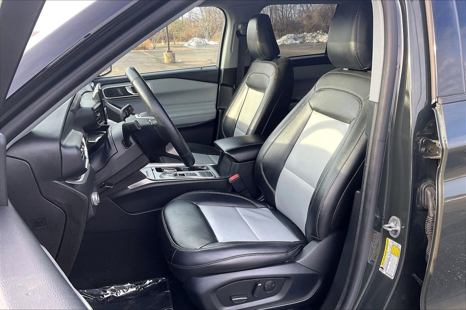 Certified 2022 Ford Explorer XLT w/ Equipment Group 202A image 7