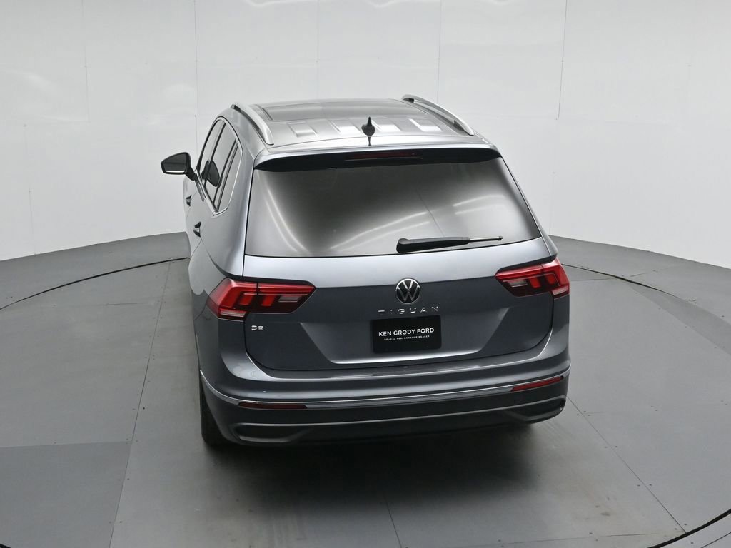 Used 2023 Volkswagen Tiguan SE w/ Panoramic Sunroof Package image 18
