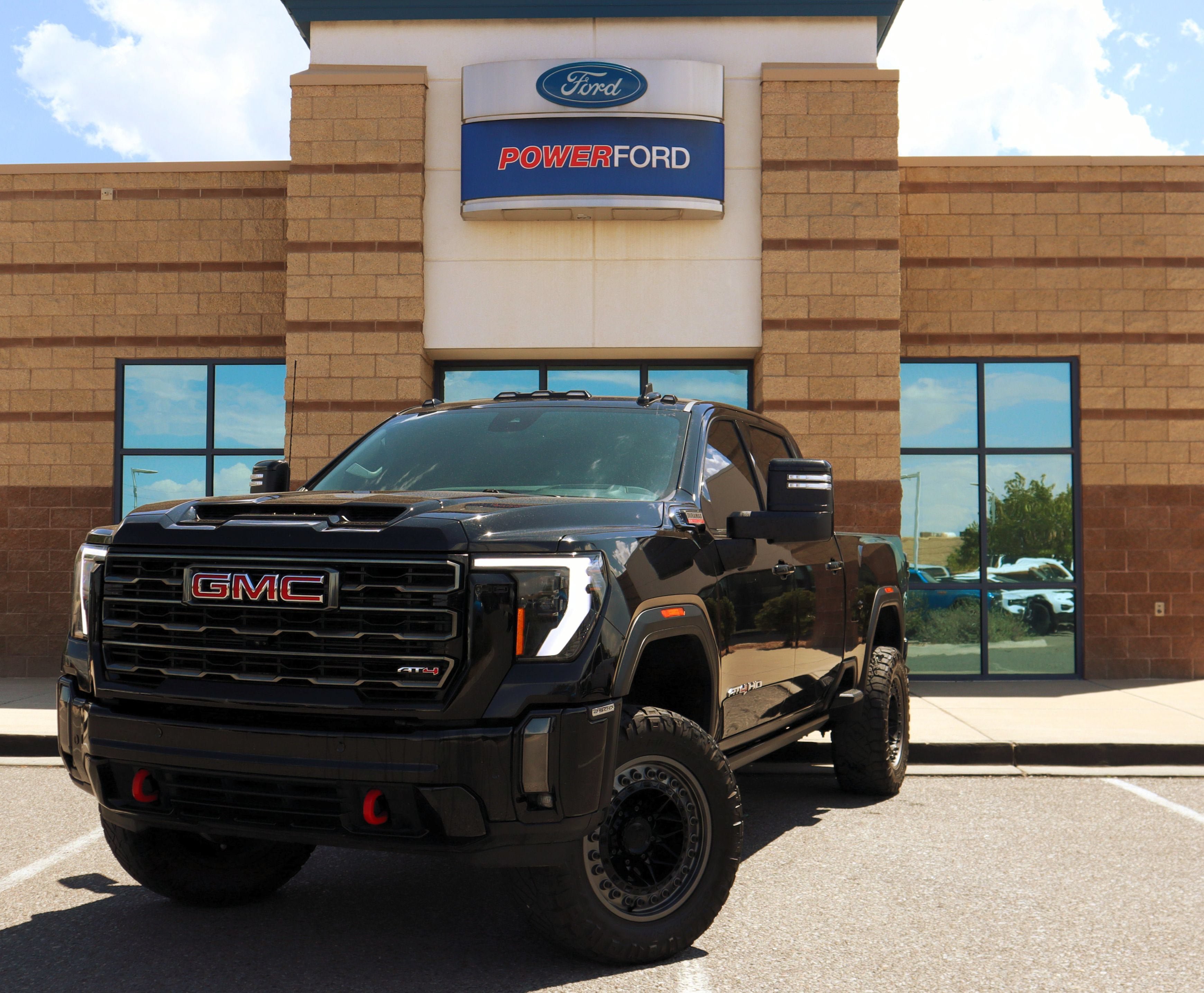 Used 2024 GMC Sierra 2500 AT4 w/ AT4 Premium Plus Package AWD/4WD image 2
