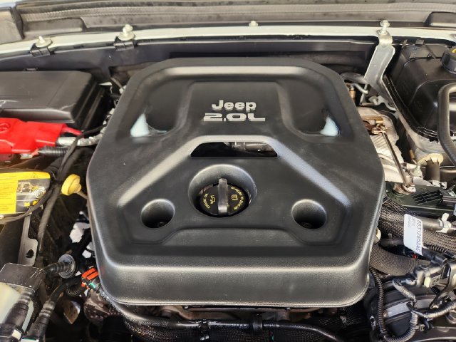 Used 2022 Jeep Wrangler Unlimited Sahara w/ Cold Weather Group AWD/4WD image 19