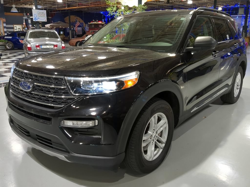 Certified 2023 Ford Explorer XLT w/ Equipment Group 202A