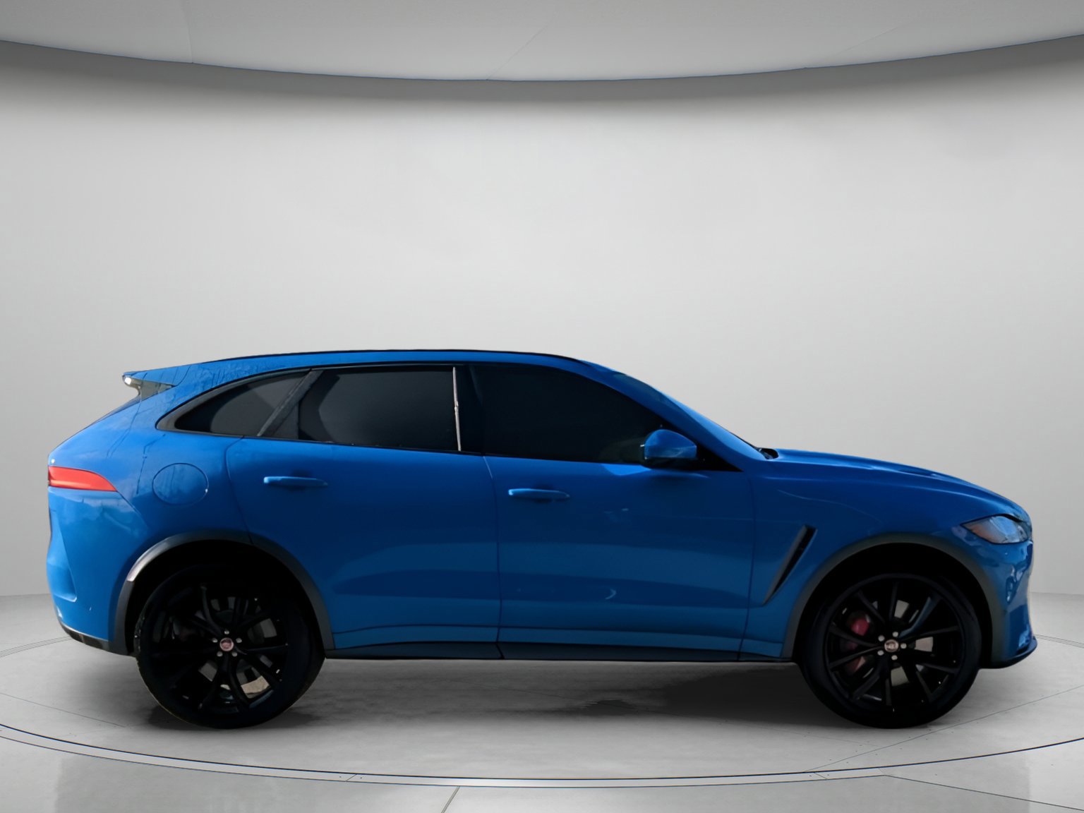 Used 2020 Jaguar F-PACE SVR image 25