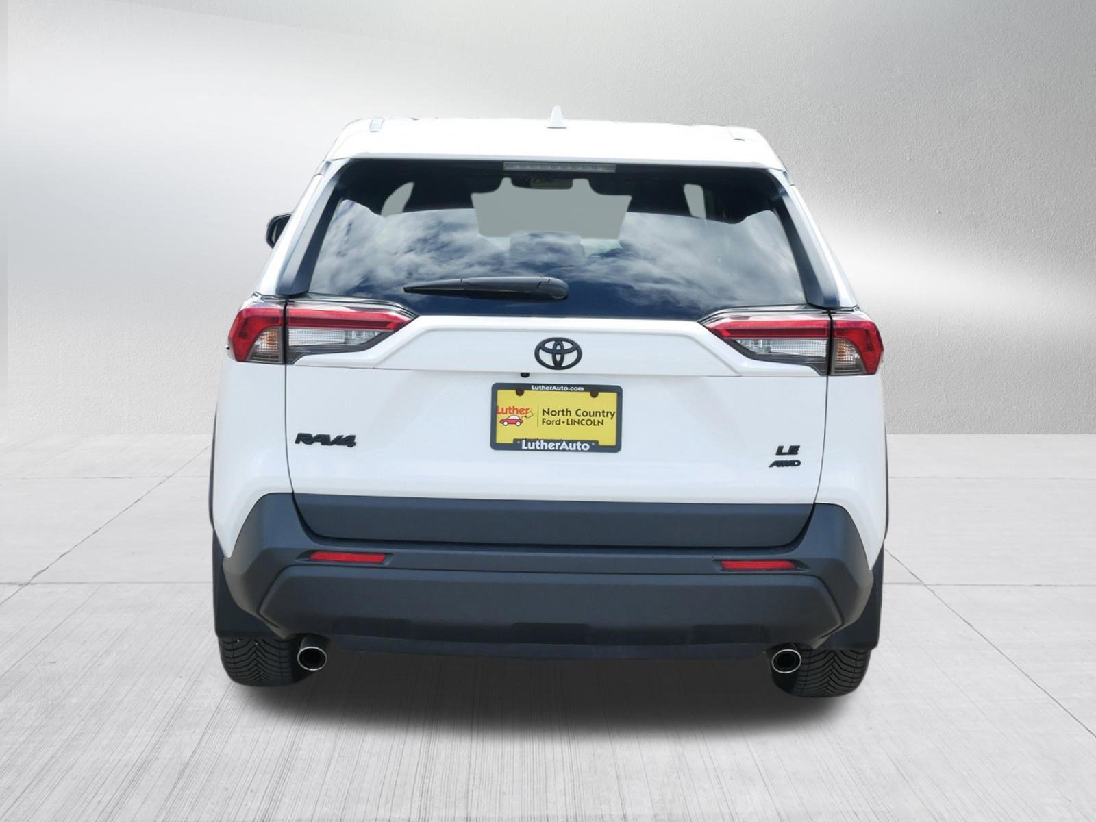 Used 2022 Toyota RAV4 LE w/ Carpet Mat Package (TMS) AWD/4WD image 6