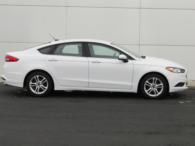 Certified 2018 Ford Fusion SE image 3