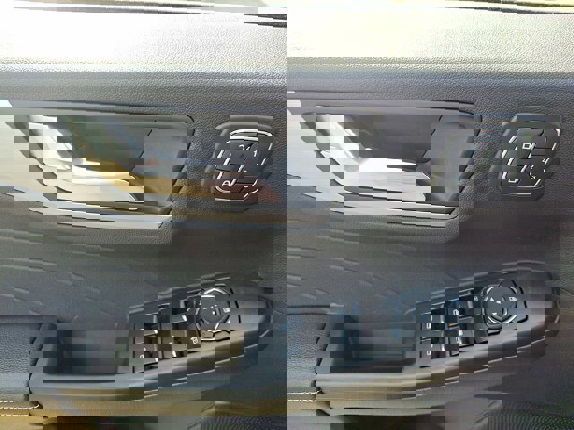 Certified 2024 Ford Escape SE w/ PHEV Premium Package image 15