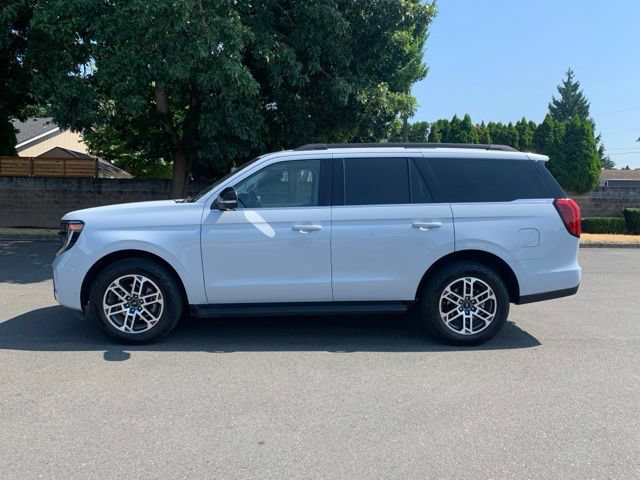 Certified 2025 Ford Expedition Active AWD/4WD image 2
