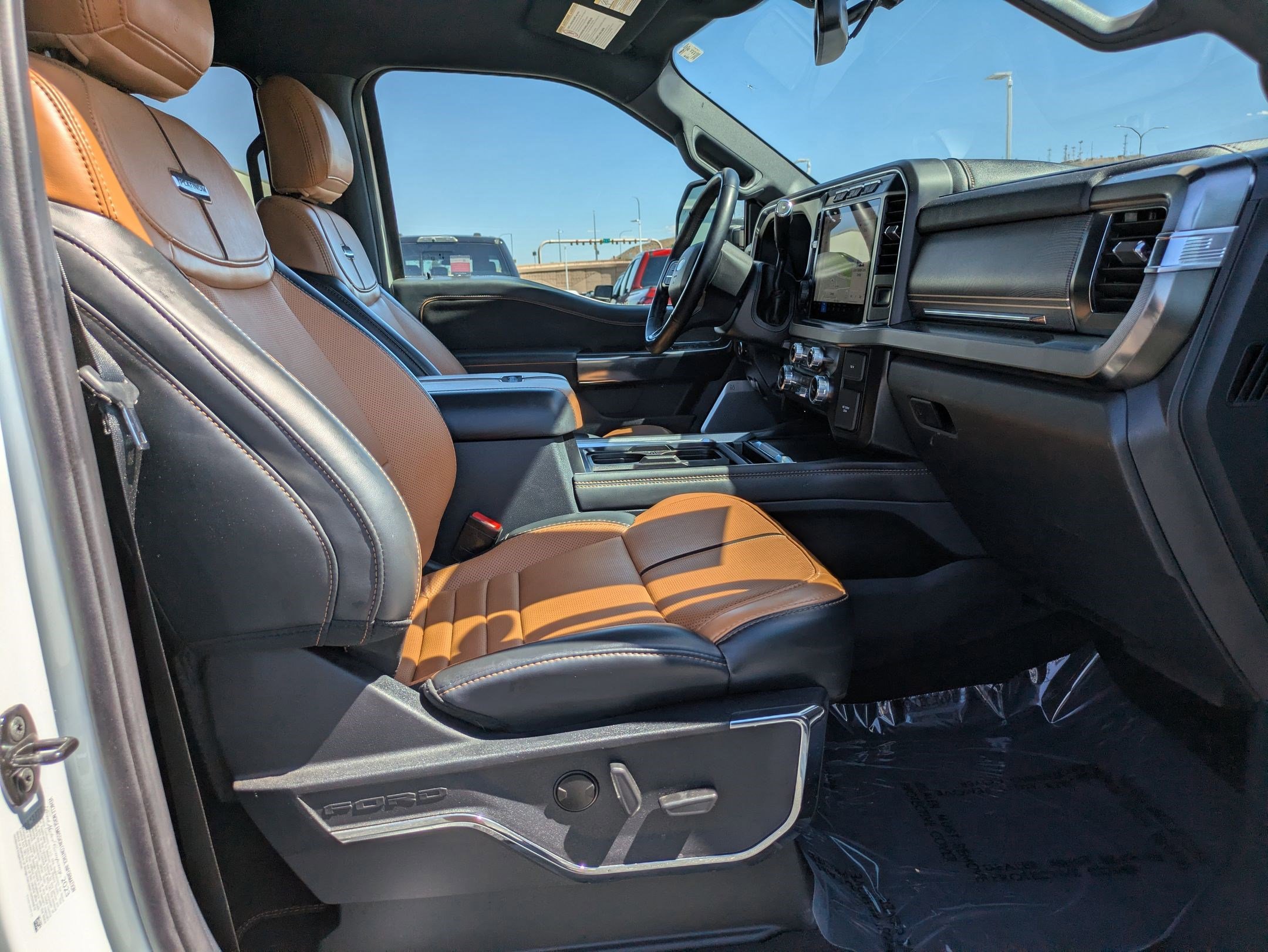 Certified 2023 Ford F250 Platinum w/ FX4 Off-Road Package AWD/4WD image 32