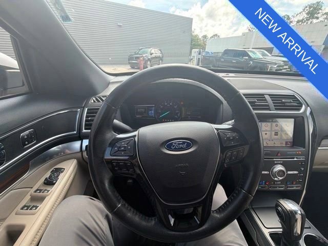 Certified 2018 Ford Explorer Limited FWD image 17
