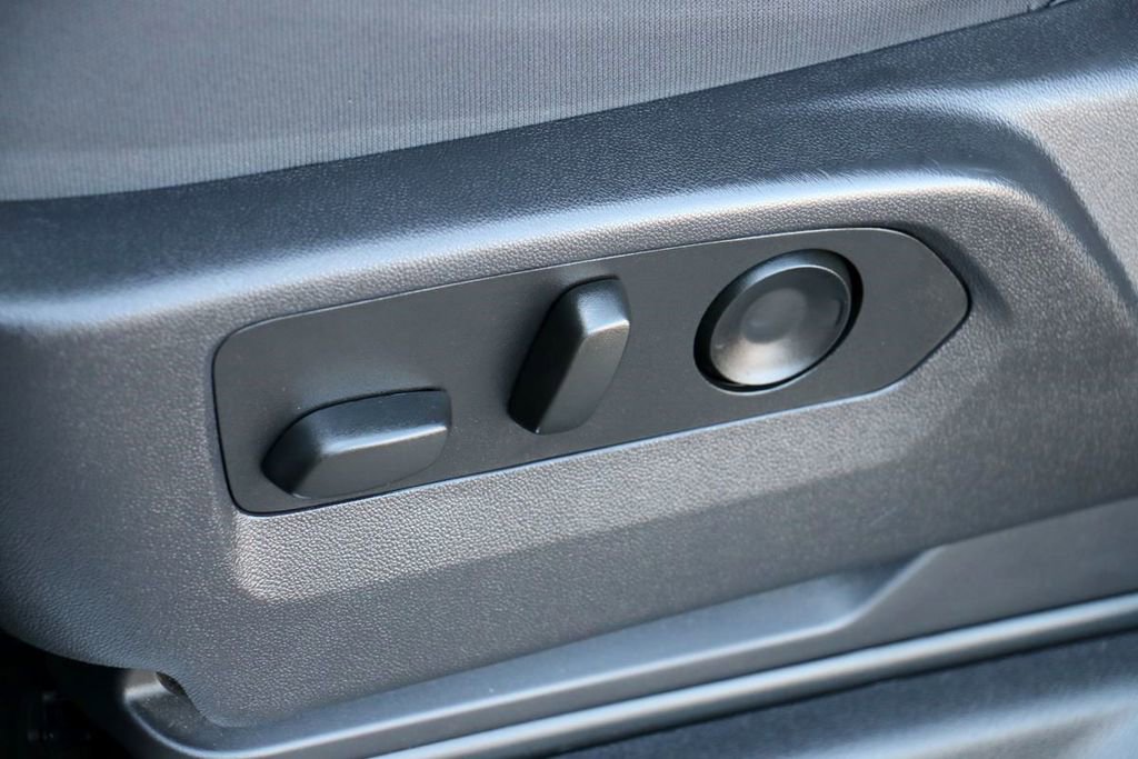 Used 2025 Chevrolet Silverado 1500 LT RWD image 19