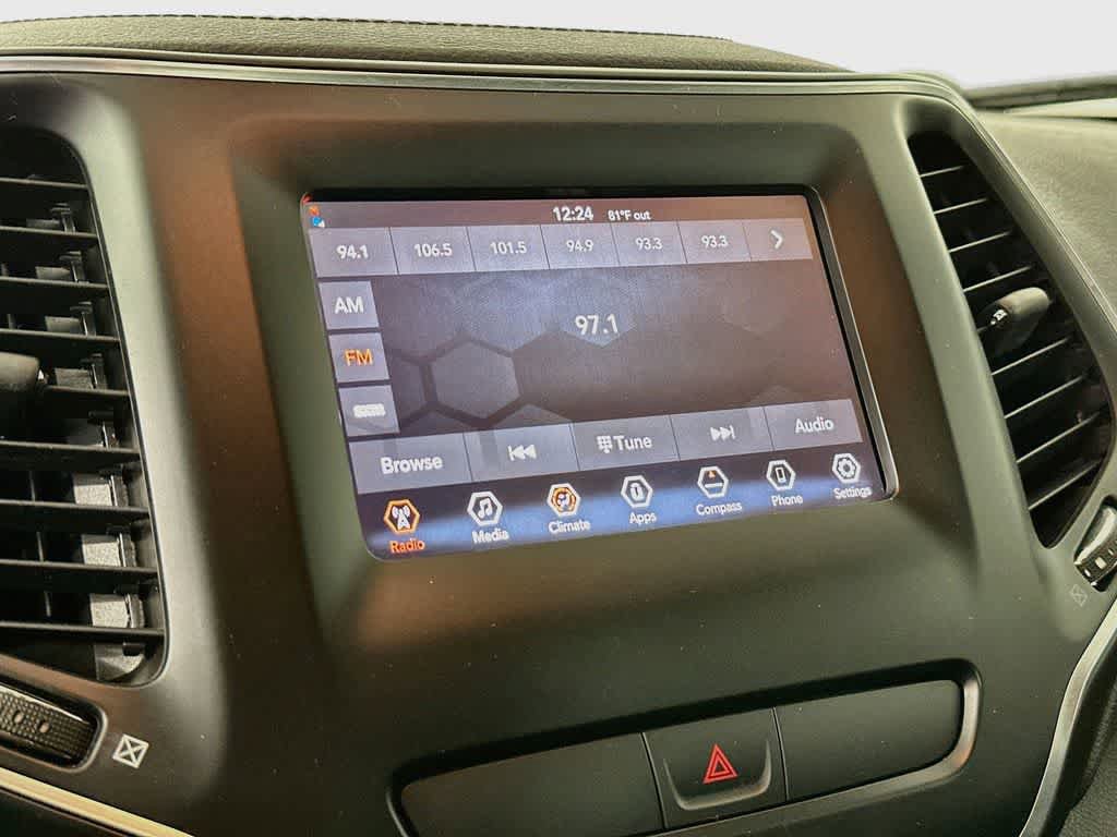 Used 2019 Jeep Cherokee Latitude w/ Popular Appearance Group FWD image 16