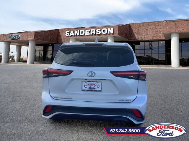 Used 2022 Toyota Highlander XSE AWD/4WD image 4