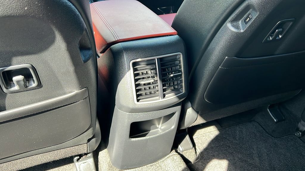 Used 2025 Kia Sportage SX image 12