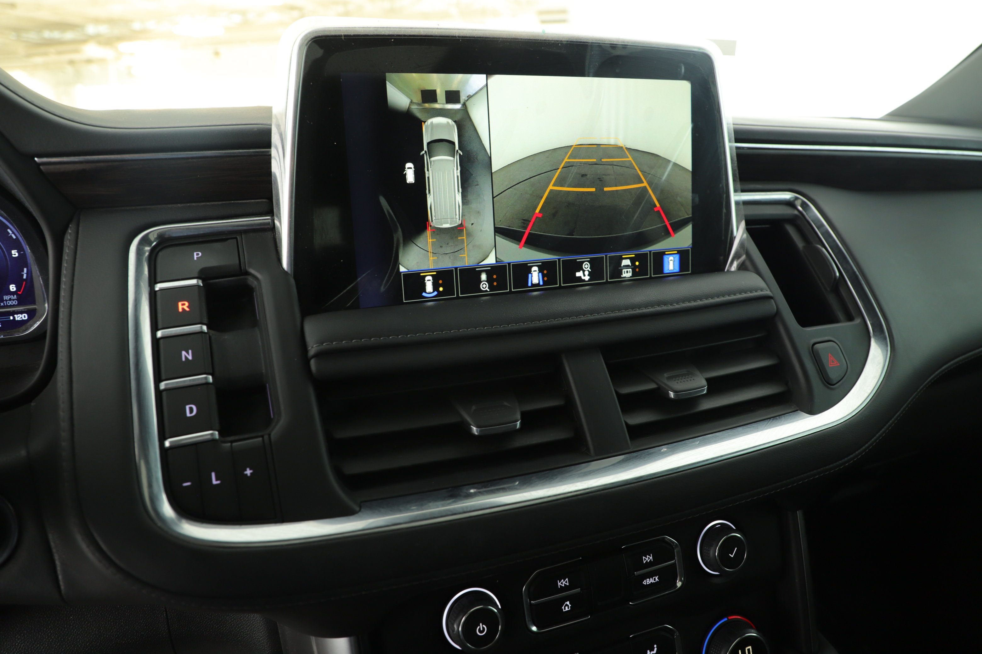 Used 2023 Chevrolet Tahoe Z71 w/ Luxury Package AWD/4WD image 13