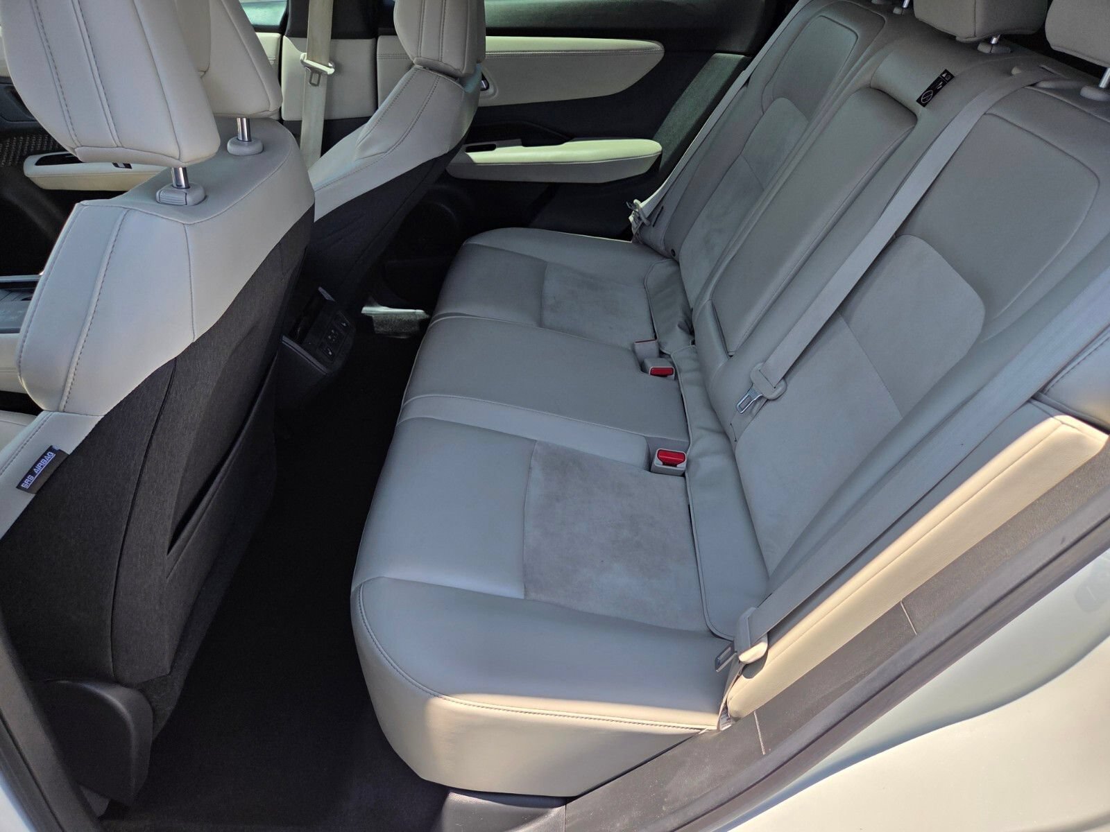 Used 2023 Nissan Ariya FWD image 12