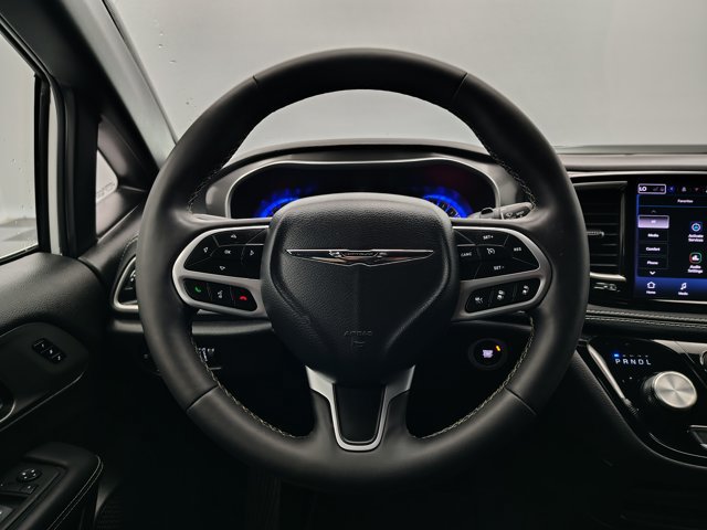 Used 2025 Chrysler Pacifica Select FWD image 32