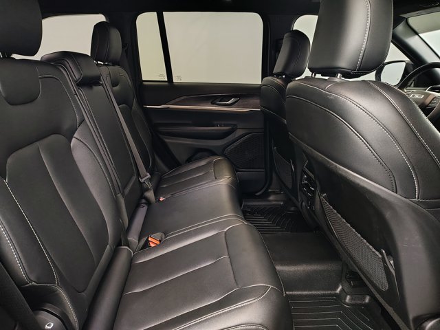 Used 2024 Jeep Grand Cherokee Limited w/ Black Appearance Package AWD/4WD image 32