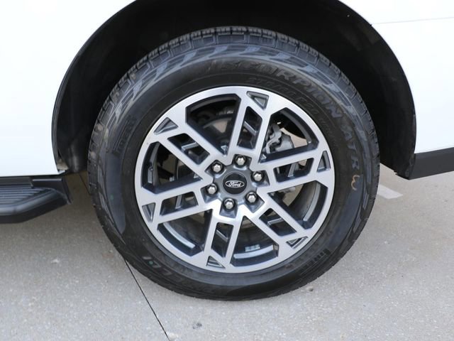 Certified 2025 Ford Expedition Active AWD/4WD image 8