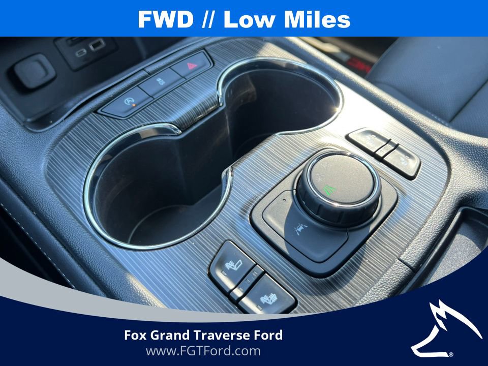 Used 2023 GMC Acadia SLT image 31