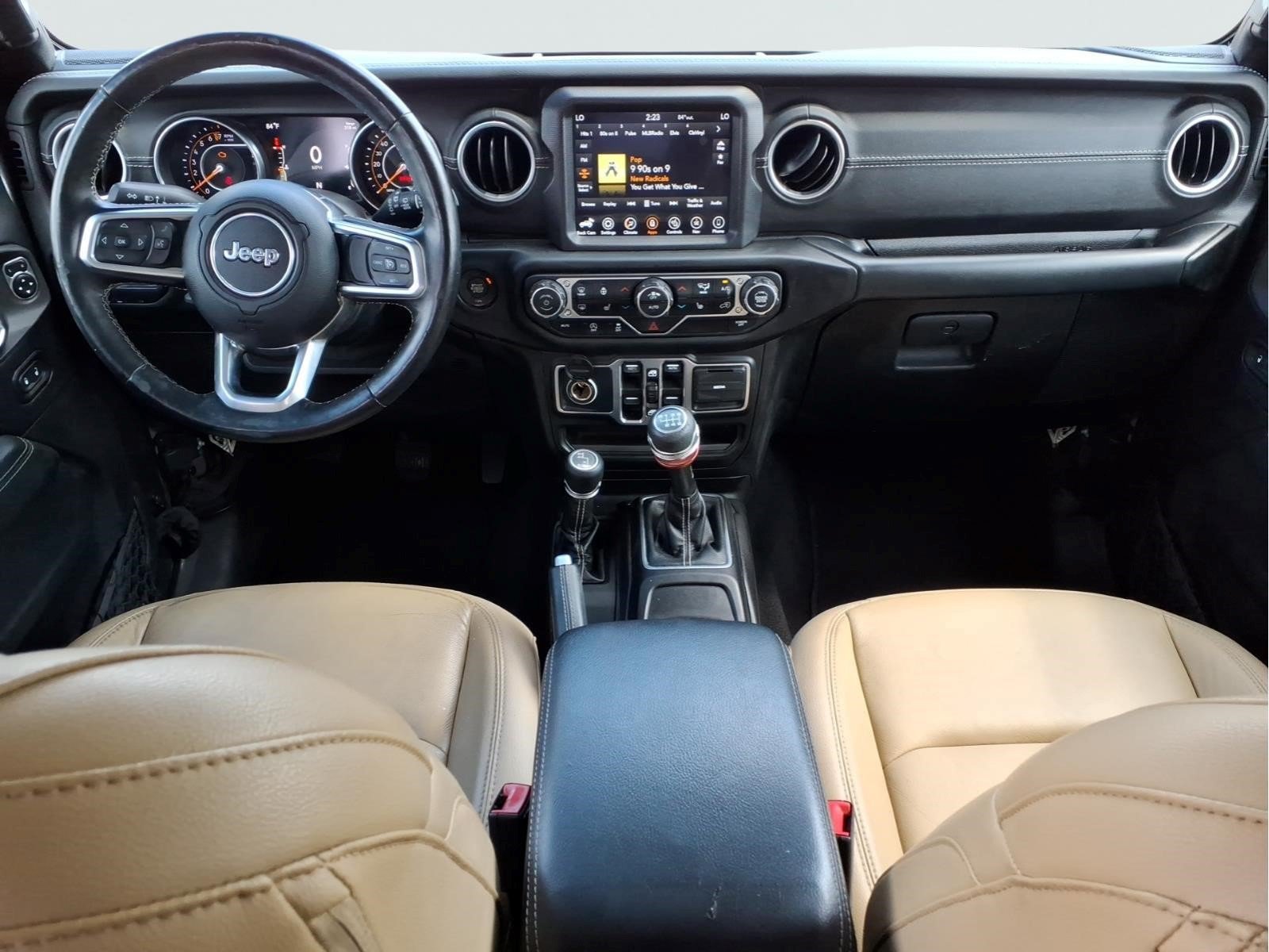 Used 2018 Jeep Wrangler Unlimited Sahara AWD/4WD image 9